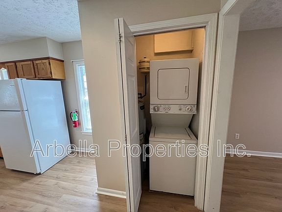 5th image of 649 Arch St APT D