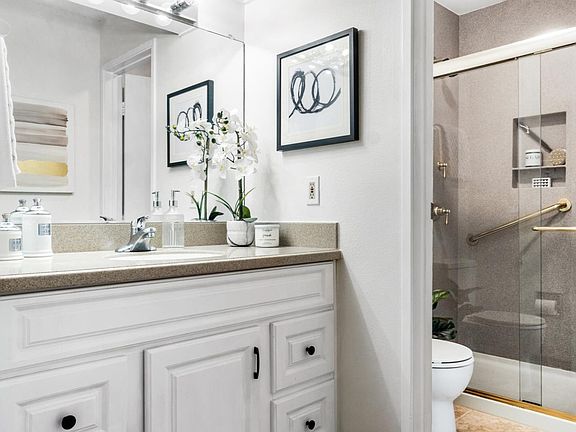 5th image of 817 N Humboldt St APT 204