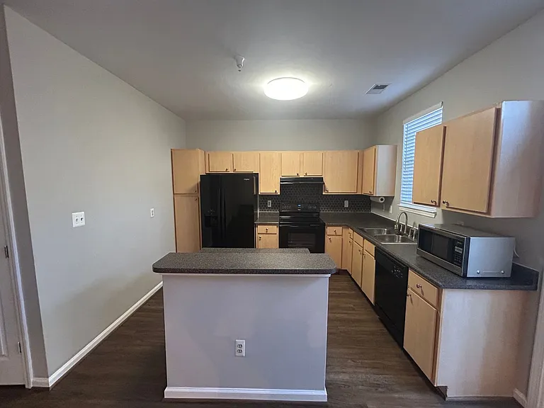 737 Woodland Creek Way — Photo 2