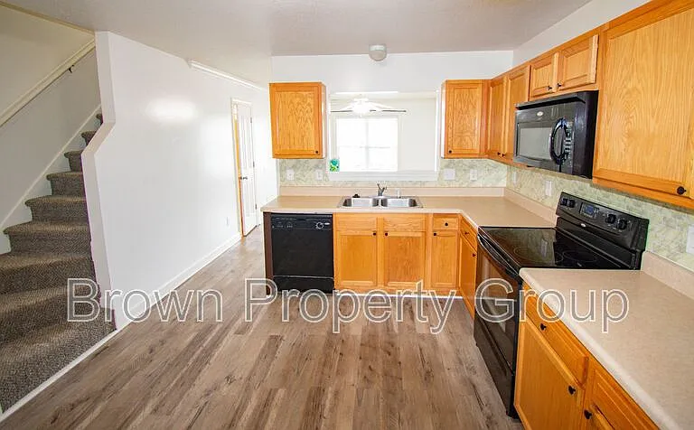 102 Springwood Dr — Photo 4