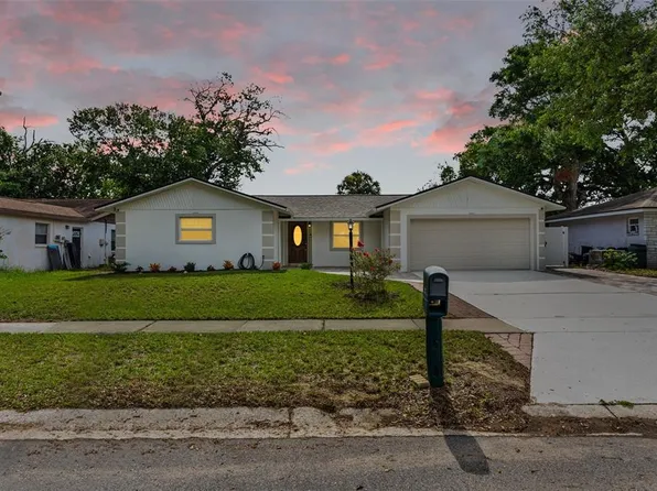 107 Valley Cir, Brandon, FL 33510