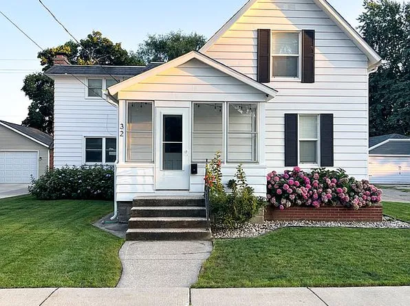 32 W McKinley Ave, Zeeland, MI 49464