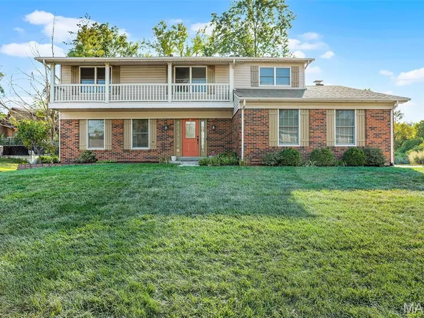 485 Meadow Green Pl, Saint Louis, MO 63141