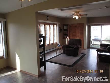 Great Room 28x25
						:
						Plenty of windows and sliding glass doors let in natural light. nice size closet