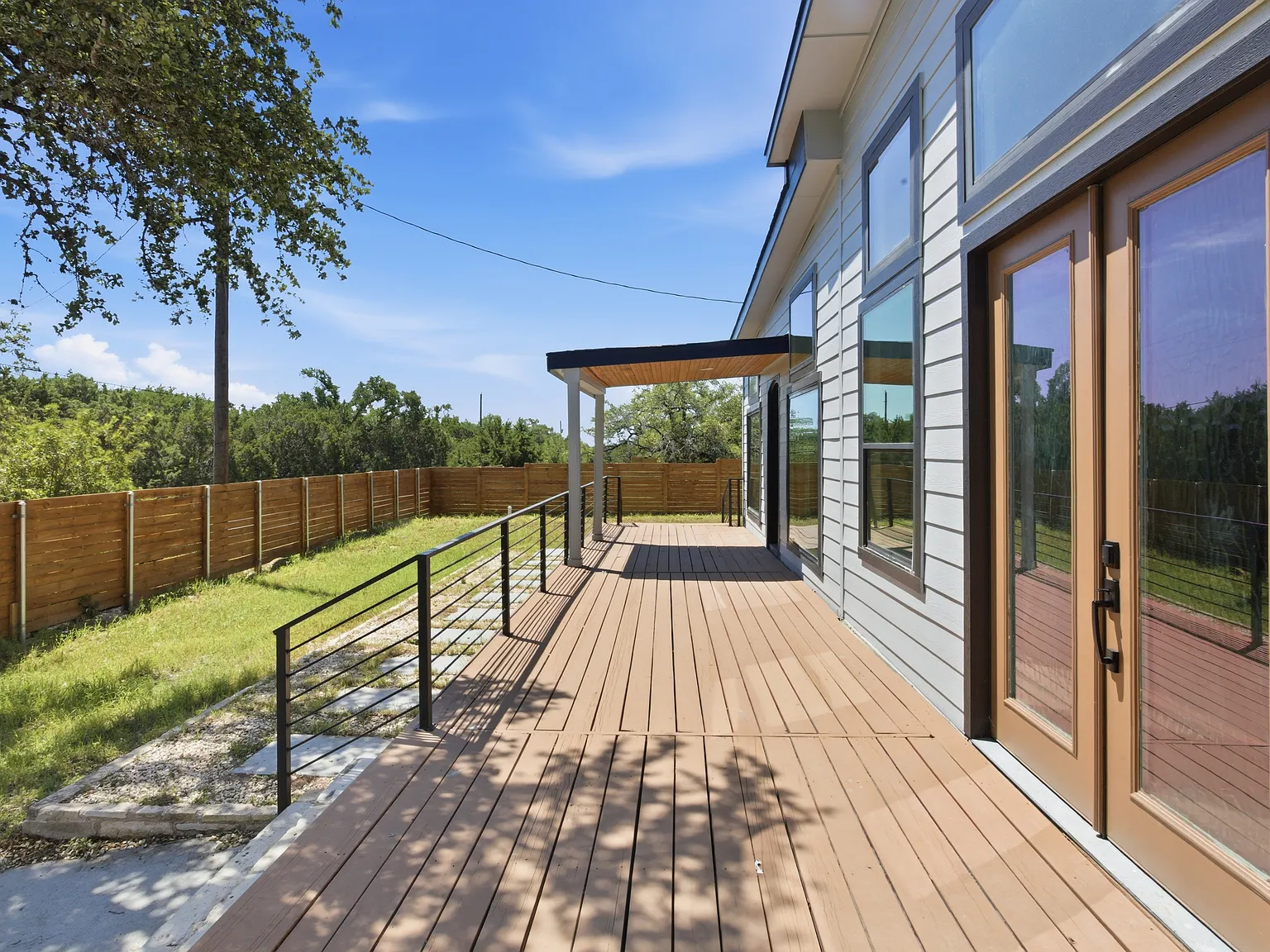6 bed, 4.5 bath, 5056 sqft, $3,995 — Photo 3