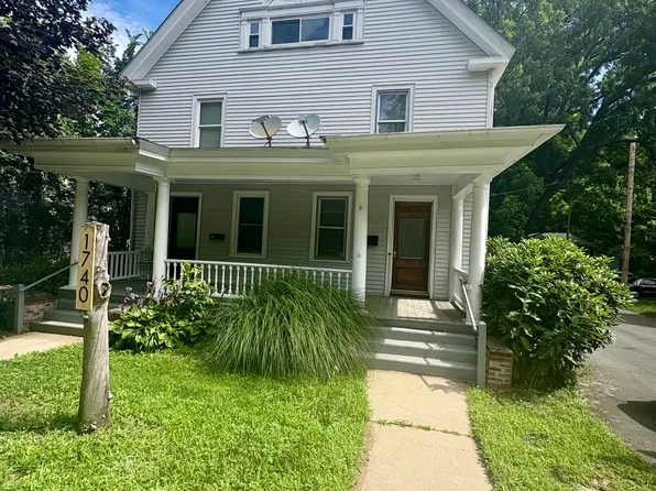 1740 Farmington Ave #2E, Unionville, CT 06085