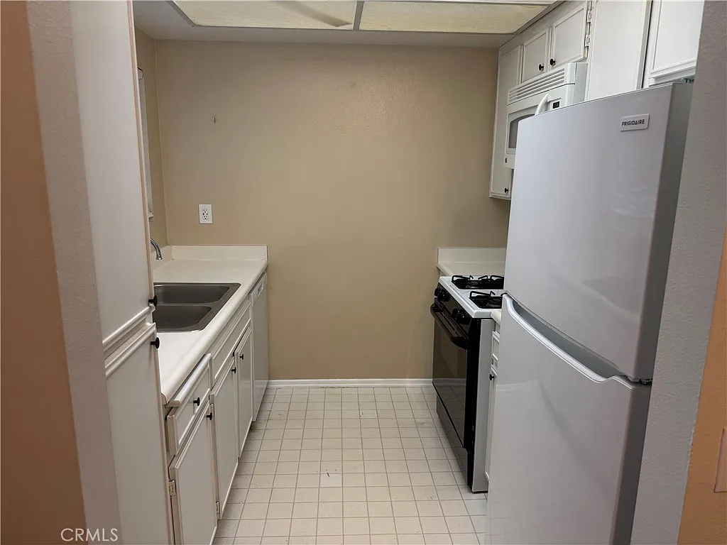 1 bed, 709 sqft, $2,000 — Photo 3