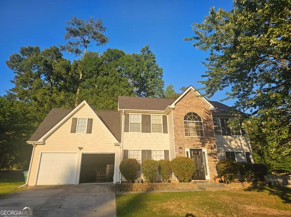9376 Carnes Crossing Cir, Jonesboro, GA 30236