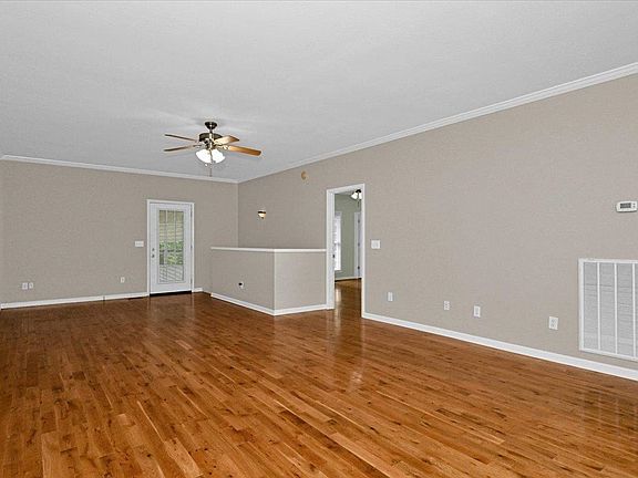 4th image of 2975 Phelan Cir SE