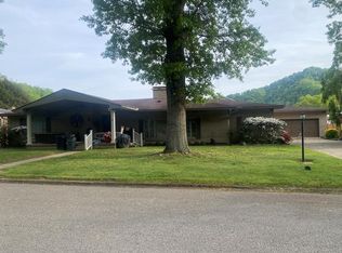 4 N Sunset Blvd, Williamson, WV 25661