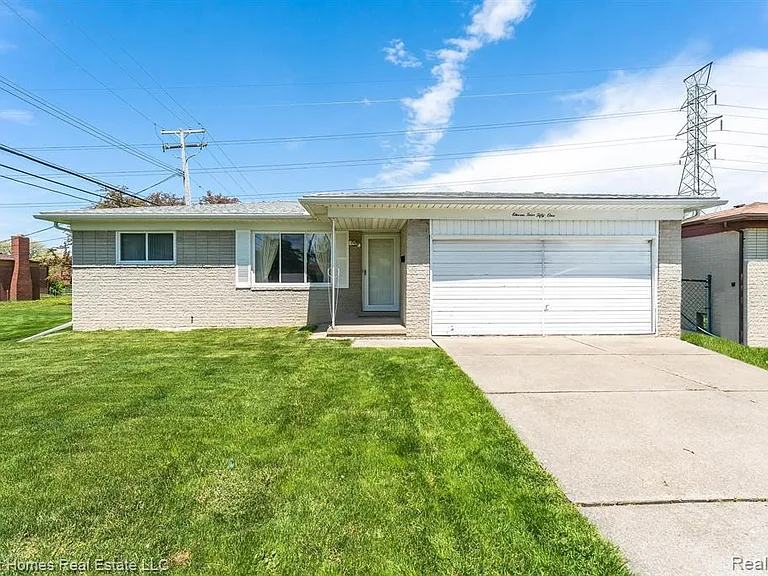 11451 Canterbury Dr — Photo 1