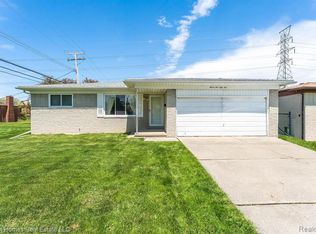 11451 Canterbury Dr, Warren, MI 48093