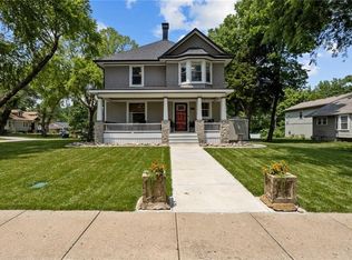 200 E 1st St, Lees Summit, MO 64063