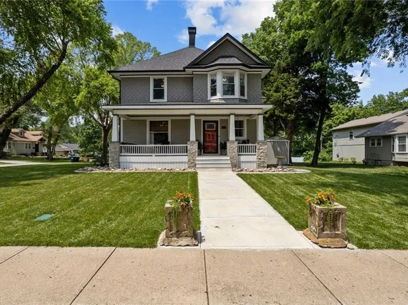 200 E 1st St, Lees Summit, MO 64063
