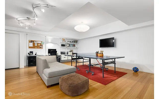 Rented by Douglas Elliman | media 22