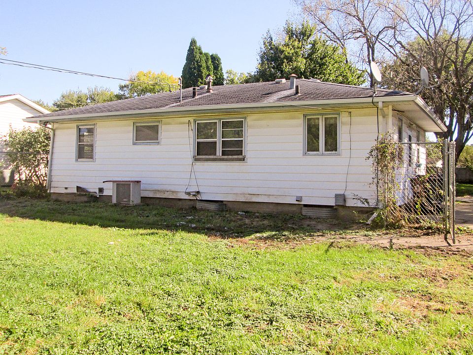 2nd image of 1208 Scott Ave