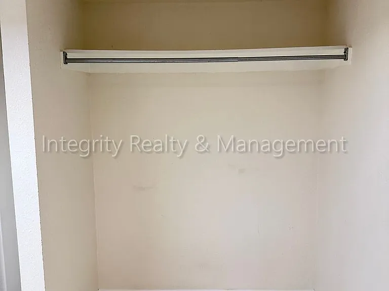1041 Laurenwood Ln — Photo 47