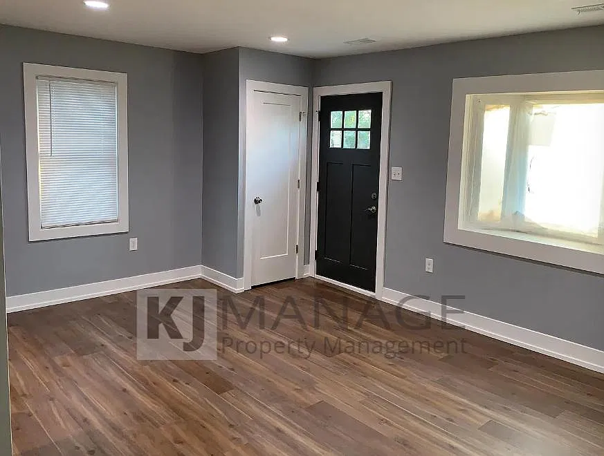 2 bed, 812 sqft, $1,550 — Photo 2