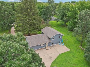 8070 Edgewood Dr, Mounds View, MN 55112