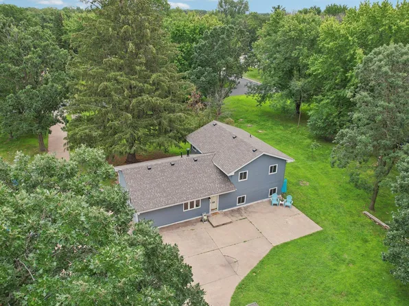 8070 Edgewood Dr, Mounds View, MN 55112