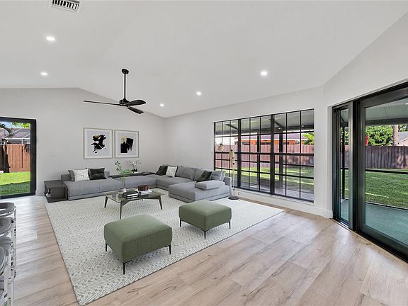 5th image of 8537 NW 21st Manor