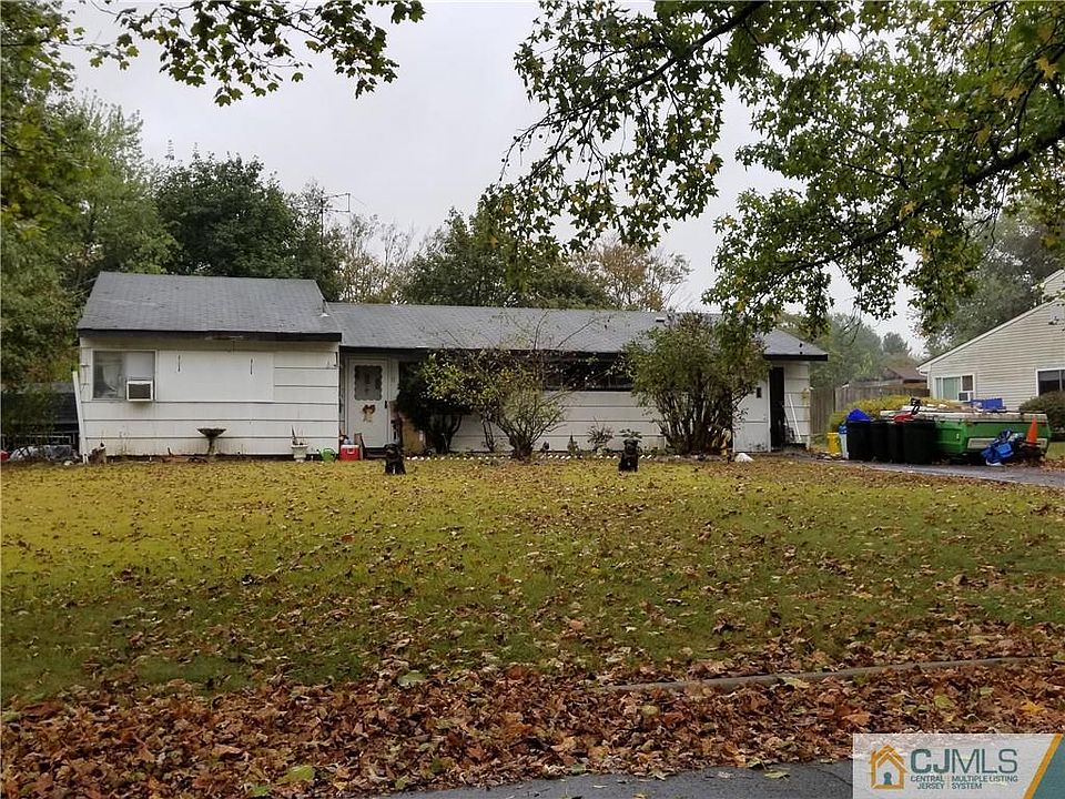 2nd image of 6 Forrestal Rd