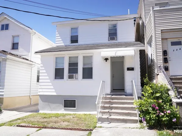 222 Riverview Pl, Cliffside Park, NJ 07010