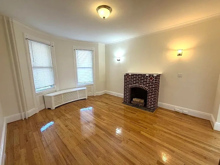 927 18th St #1 — Photo 3