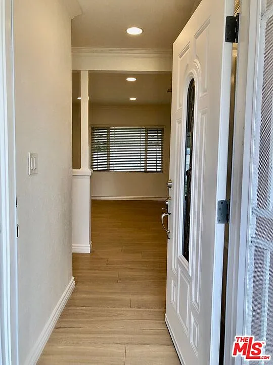 3 bed, 2.0 bath, 1264 sqft, $4,000 — Photo 2