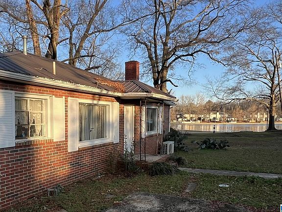 2nd image of 1225 Lakeside Dr