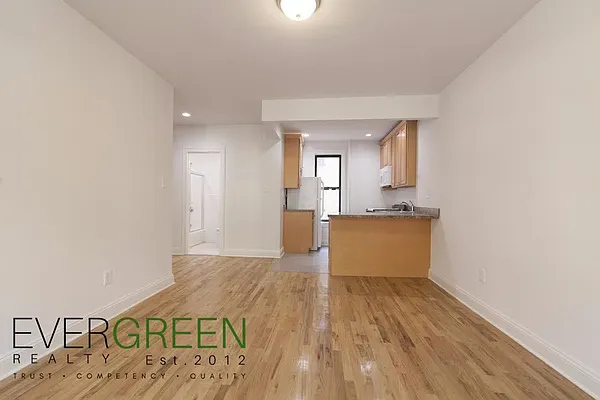 Rented by Evergreen Apartments BK | media 1