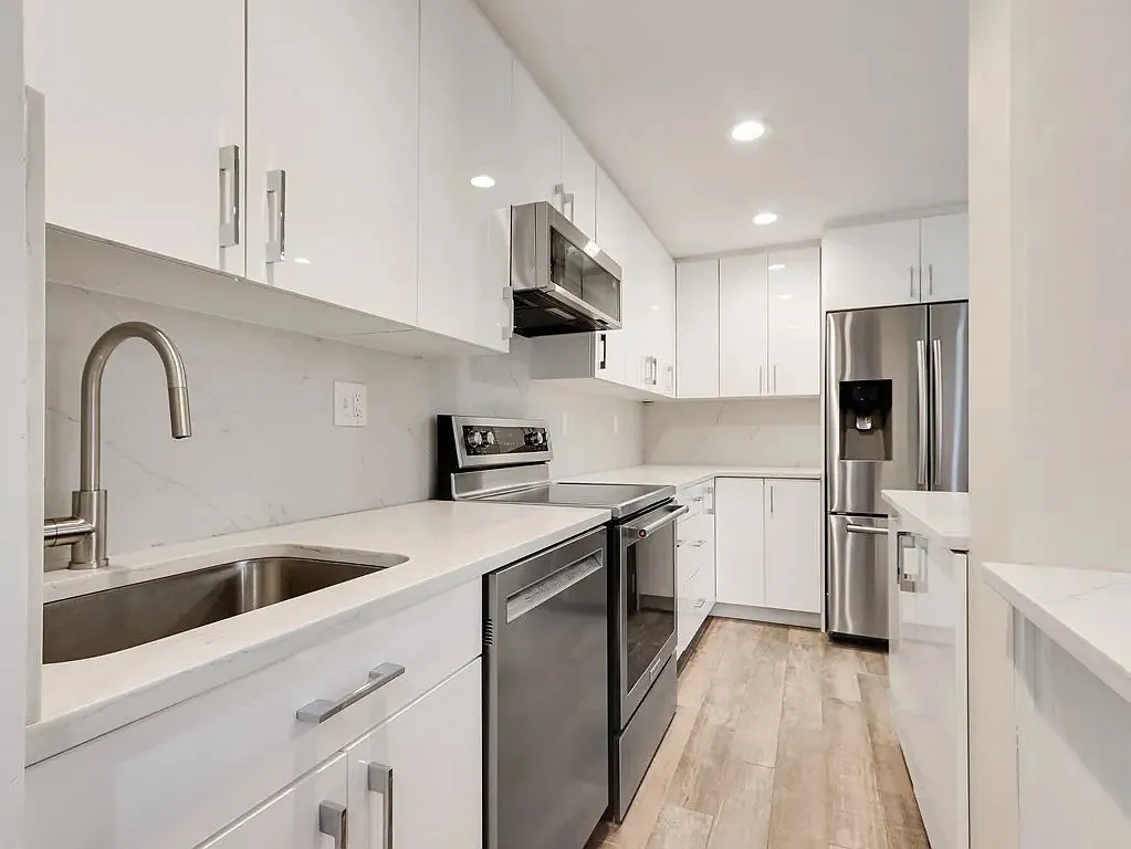 2 bed, 800 sqft, $3,500 — Photo 2