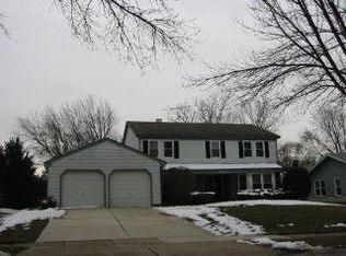 819 Downing Dr, Schaumburg, IL 60195