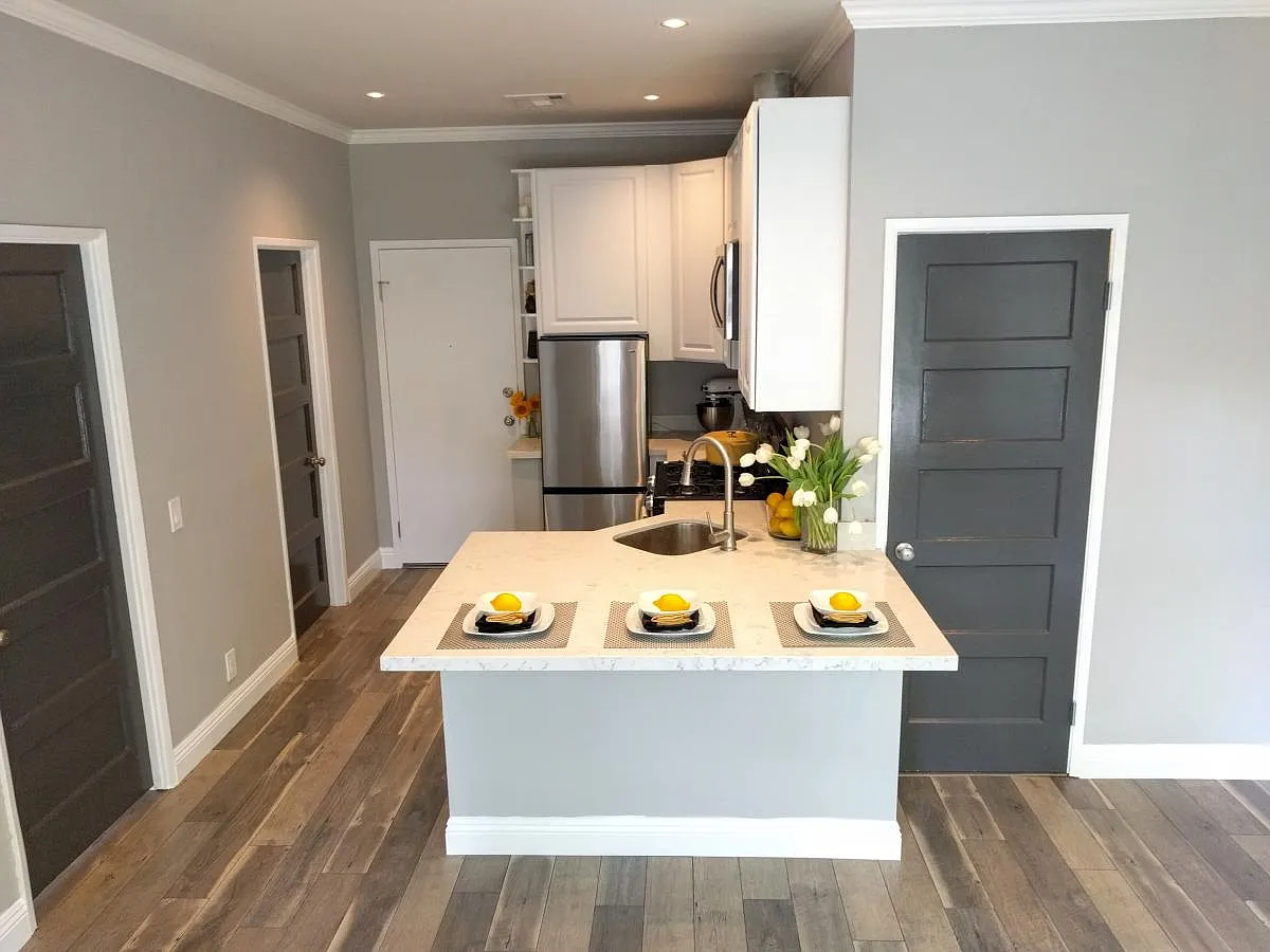 3 bed, 900 sqft, $2,895 — Photo 2