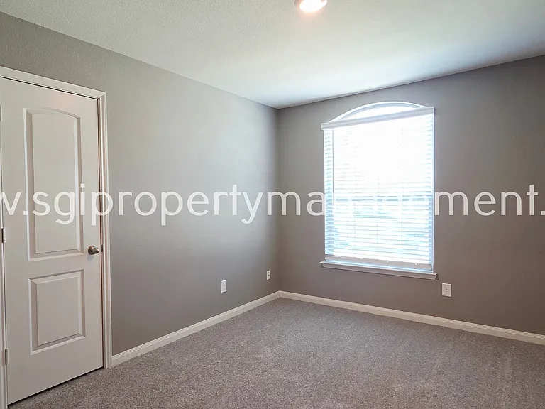 942 Primrose Dr — Photo 11