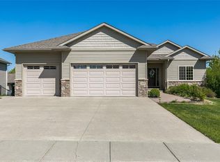 2039 Glen Oaks Rdg, Coralville, IA 52241