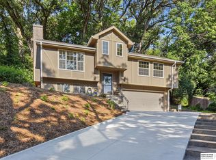 1606 Farrell Dr, Bellevue, NE 68005
