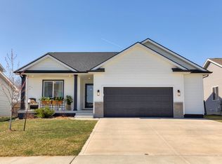 294 NW Georgetown Dr, Waukee, IA 50263