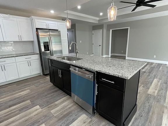 5th image of 616 Elizabeth St