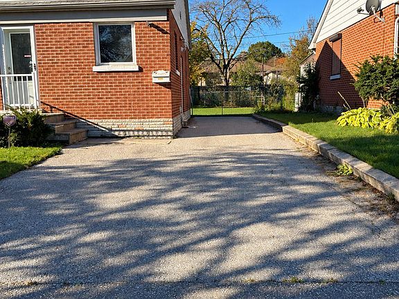 2nd image of 66 Admiral Rd