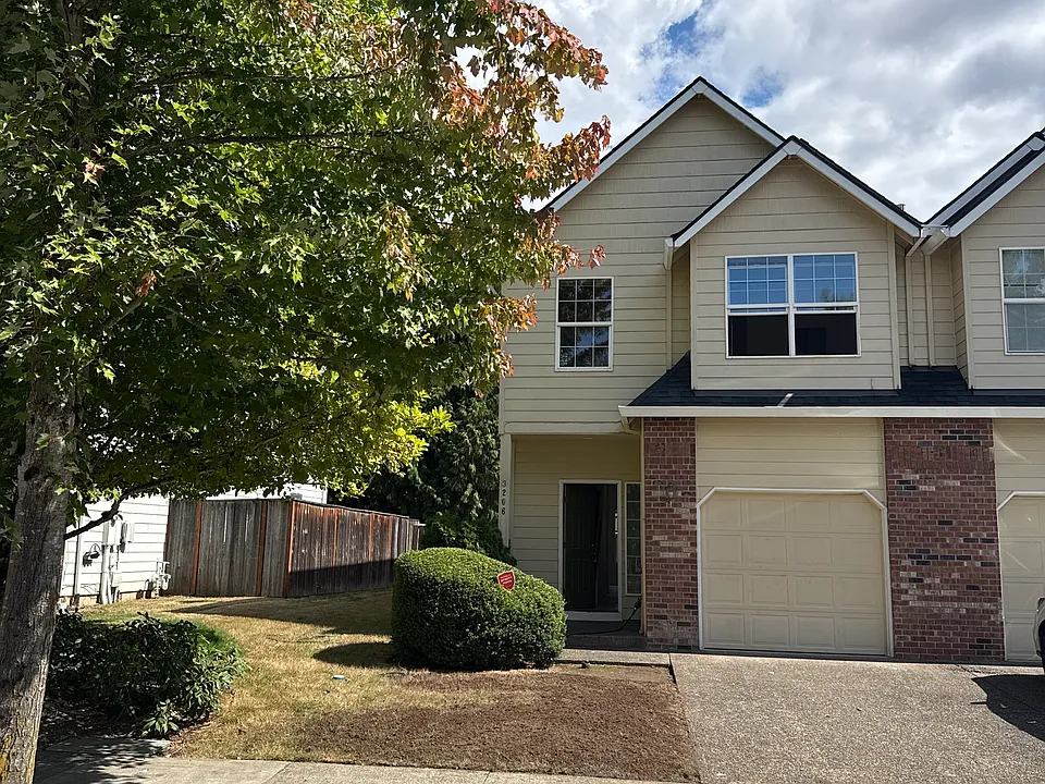 3206 NE 13th Pl