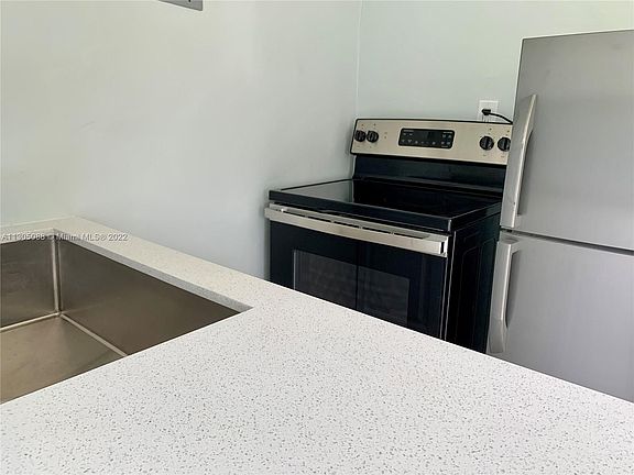 3rd image of 2901 NW 18th St APT 21