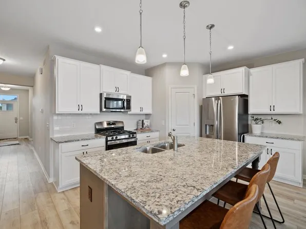 966 Maple Hill Rd, Newport, MN 55055