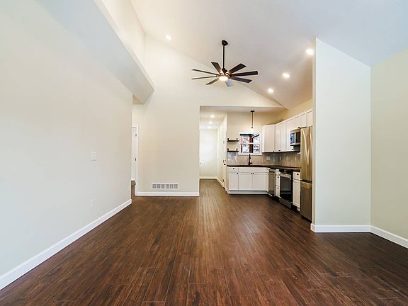 4th image of 615 W Prairie St