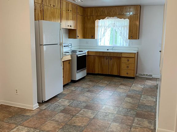 3rd image of 106 N Walnut St