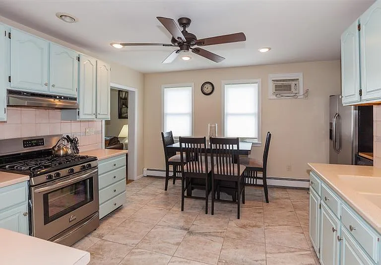 36 Florence St #2A — Photo 2