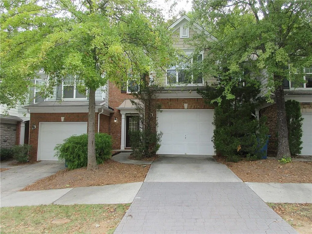 3 bed, 2.5 bath, 1615 sqft, $2,150 — Photo 2