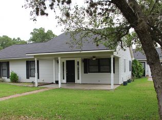 3031 Cedar Creek Dr, La Grange, TX 78945