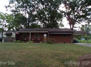 809 S Cline Ave, Newton, NC 28658