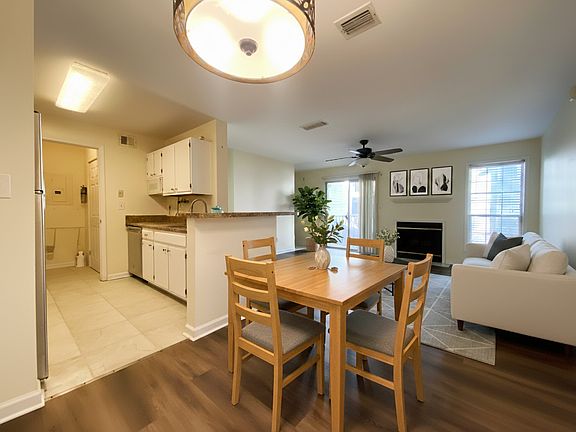 3rd image of 635 Granville Ct